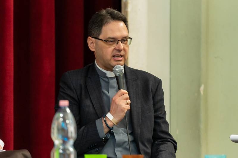 imageye___-_imgi_19_thumb_758_2024_02_10_kerekasztal_22