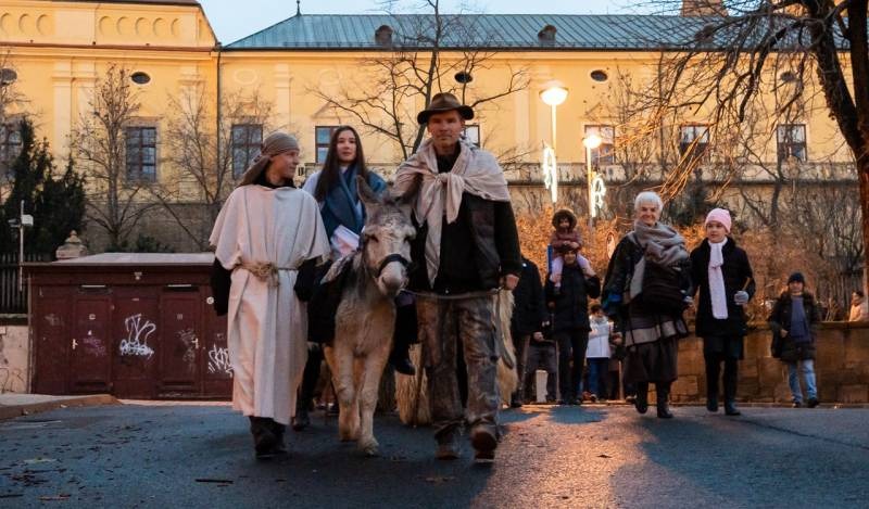 imageye___-_imgi_21_thumb_732_2023_12_23_szallast keres_23