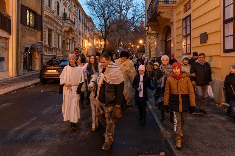 imageye___-_imgi_22_thumb_732_2023_12_23_szallast keres_24