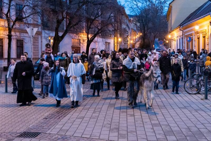 imageye___-_imgi_23_thumb_732_2023_12_23_szallast keres_25