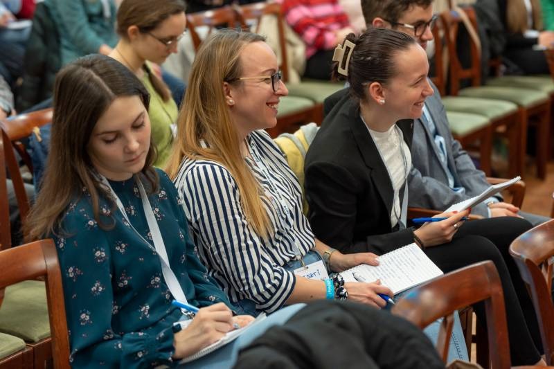 imageye___-_imgi_24_thumb_758_2024_02_10_kerekasztal_32