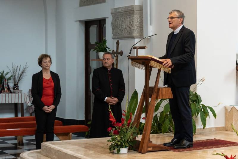 imageye___-_imgi_24_thumb_832_2024_09_14_bata_35