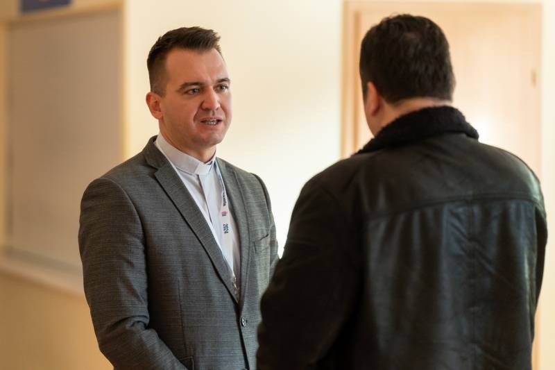 imageye___-_imgi_26_thumb_758_2024_02_10_kerekasztal_40