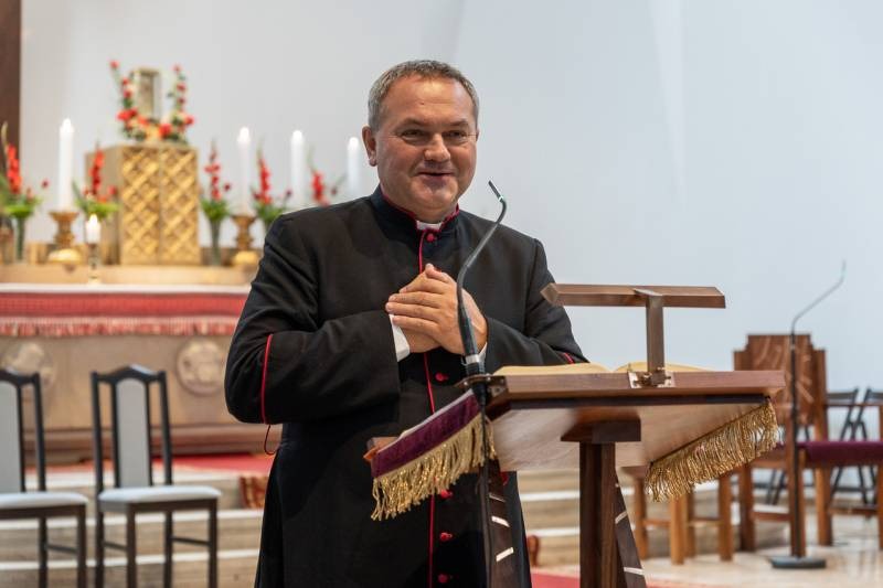 imageye___-_imgi_26_thumb_832_2024_09_14_bata_39