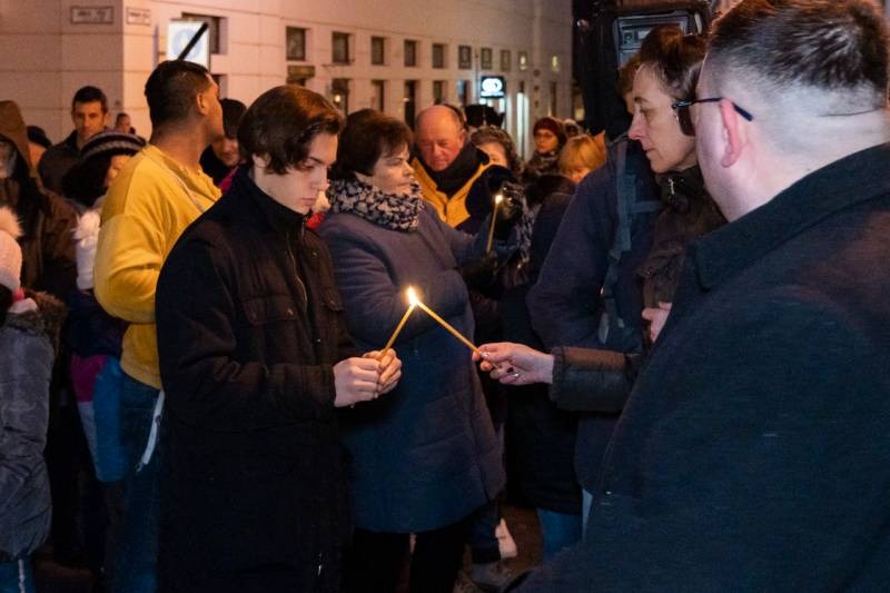 imageye___-_imgi_27_thumb_732_2023_12_23_szallast keres_30