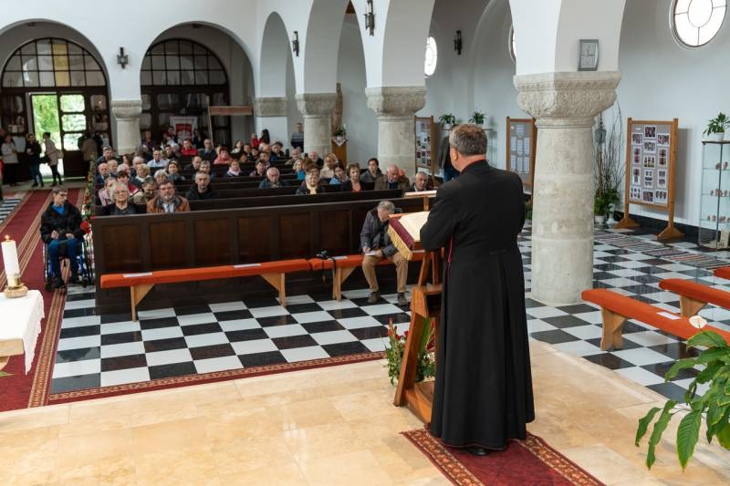 imageye___-_imgi_27_thumb_832_2024_09_14_bata_41