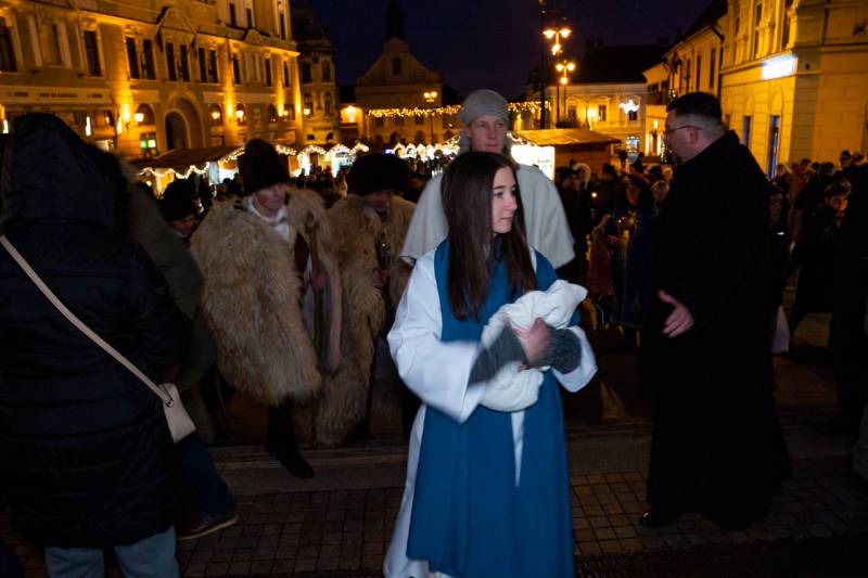 imageye___-_imgi_30_thumb_732_2023_12_23_szallast keres_34