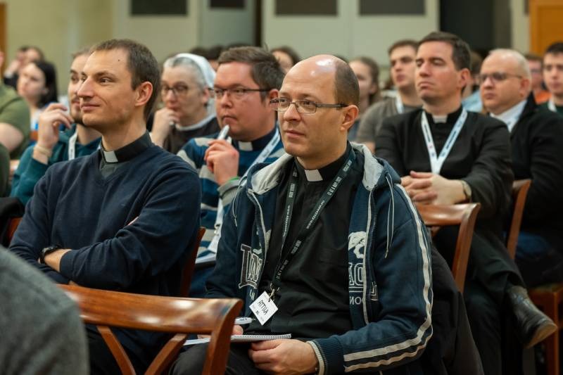 imageye___-_imgi_30_thumb_758_2024_02_10_kerekasztal_41