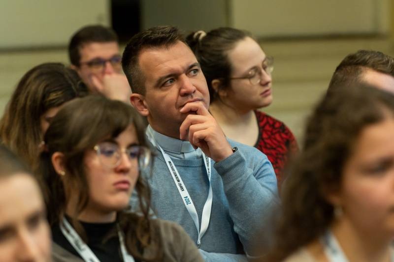 imageye___-_imgi_31_thumb_758_2024_02_10_kerekasztal_46