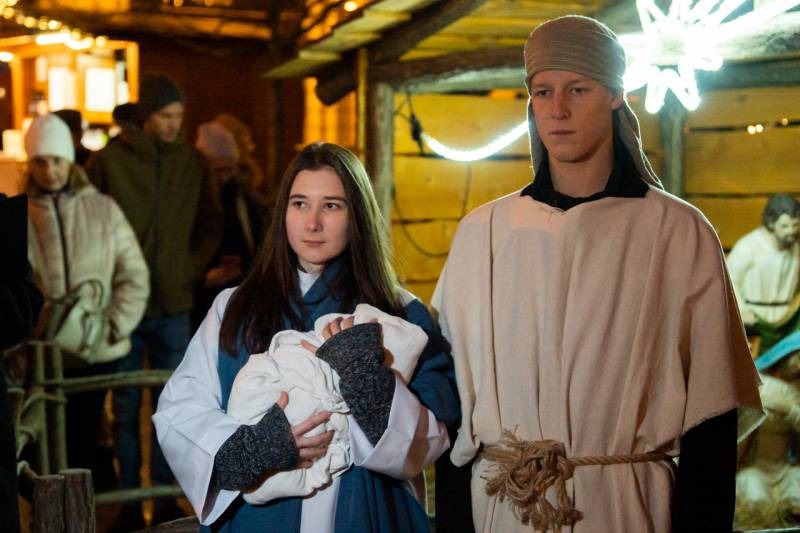 imageye___-_imgi_32_thumb_732_2023_12_23_szallast keres_36