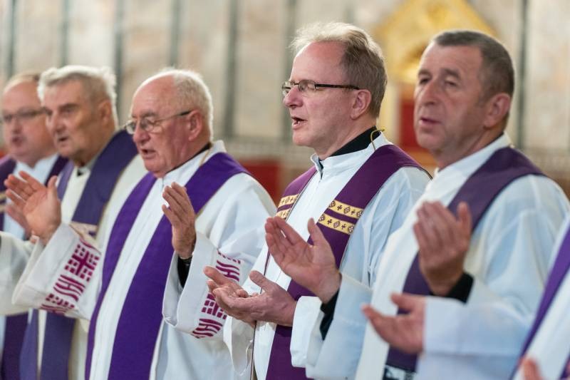 imageye___-_imgi_32_thumb_966_2025_10_07_juhasz tibor gyaszmise_31