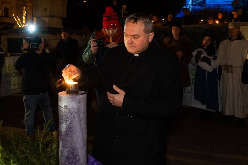 imageye___-_imgi_3_thumb_733_2023_12_23_gyertyagyujtas_10