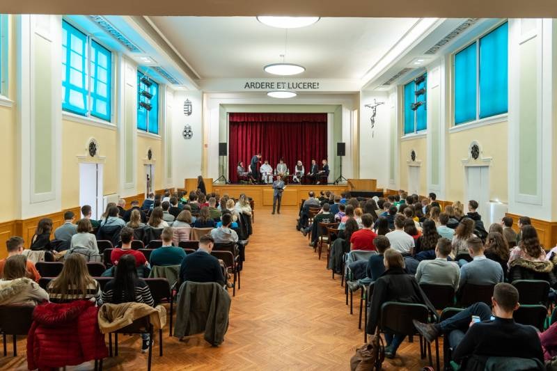 imageye___-_imgi_4_thumb_758_2024_02_10_kerekasztal_03