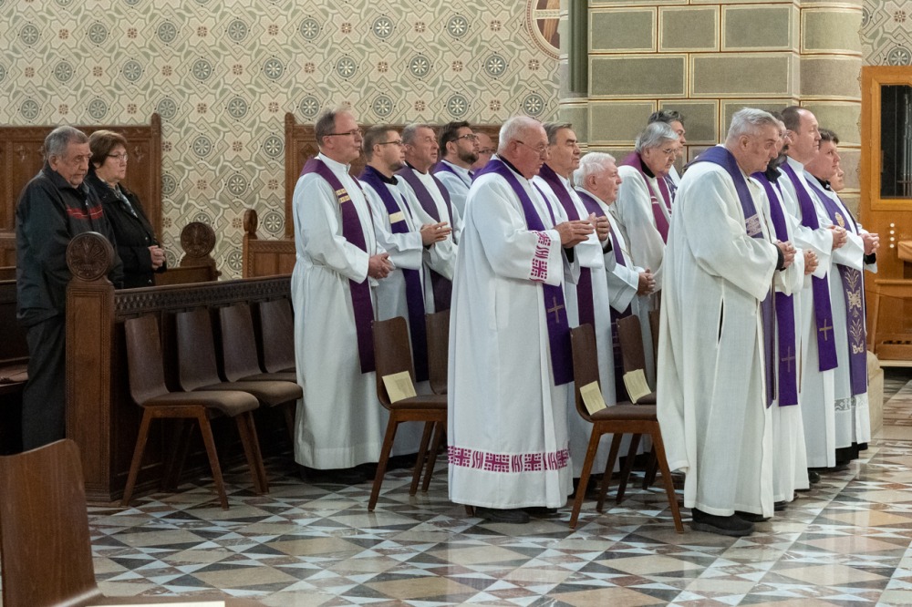 imageye___-_imgi_62_966_2025_10_07_juhasz tibor gyaszmise_07