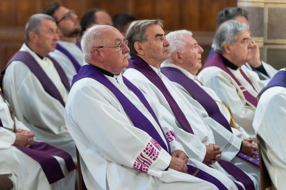 imageye___-_imgi_65_966_2025_10_07_juhasz tibor gyaszmise_10