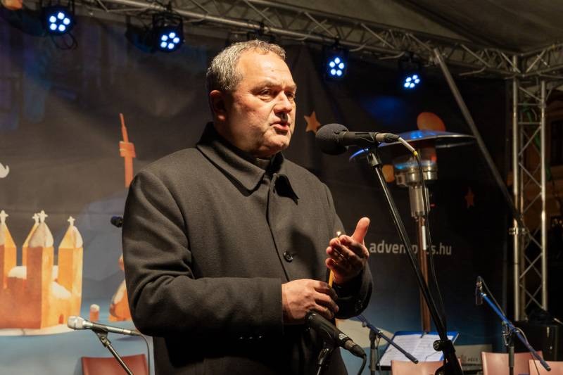 imageye___-_imgi_6_thumb_733_2023_12_23_gyertyagyujtas_05