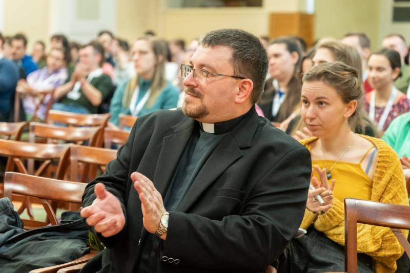 imageye___-_imgi_8_thumb_758_2024_02_10_kerekasztal_07