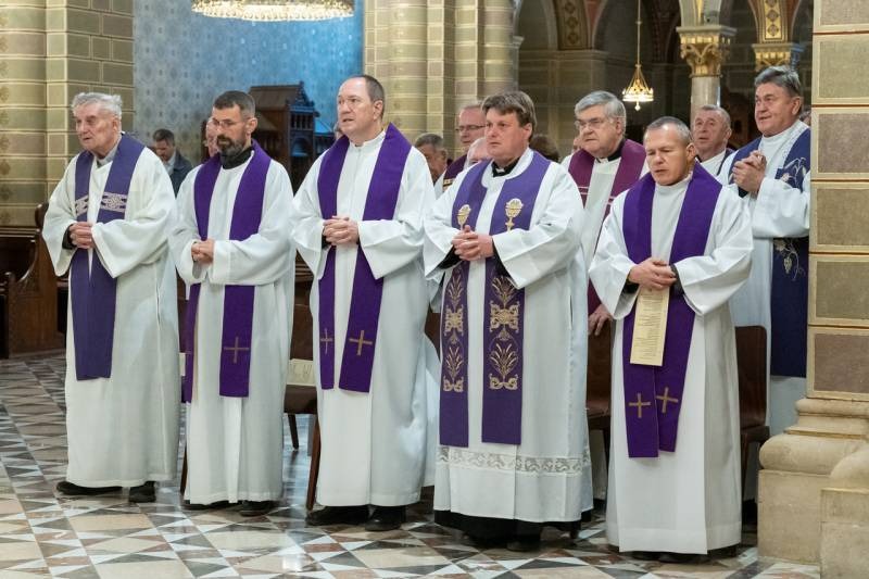 imageye___-_imgi_8_thumb_966_2025_10_07_juhasz tibor gyaszmise_05