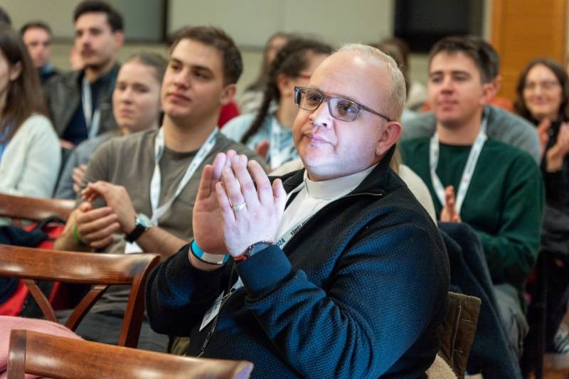 imageye___-_imgi_9_thumb_758_2024_02_10_kerekasztal_08