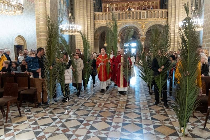 imgi_16_thumb_900_2025_04_12_viragvasarnap_14