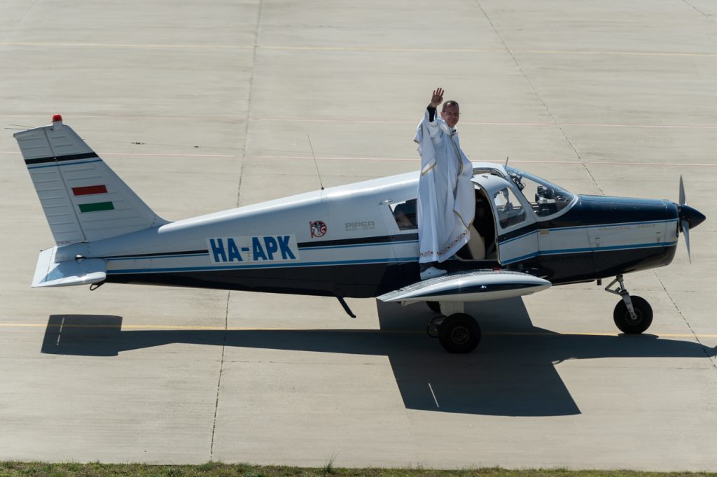 2026_04_08_jezus bekeje mo felett_36