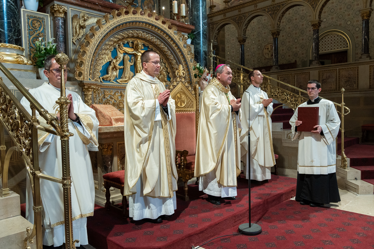 2026_04_12_elhunyt puspokok_07