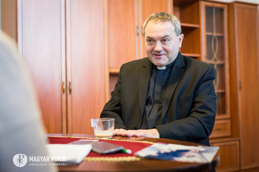 Felföldi_László_MK_Egyedi