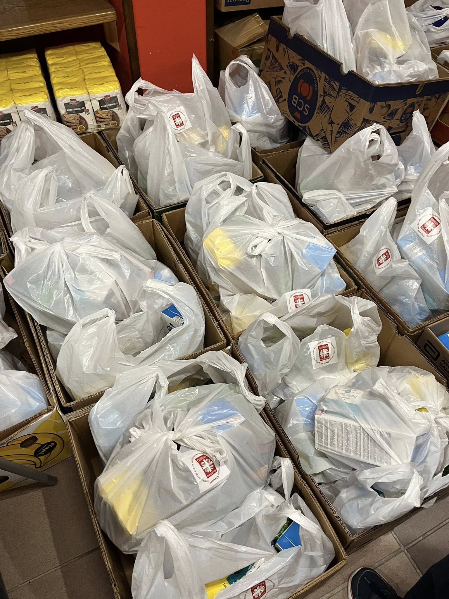 pecsikaritasz_adomany