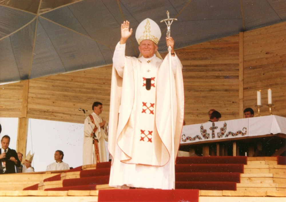 137_csgyk_fototar_pecs_papalatogatas_1991_06